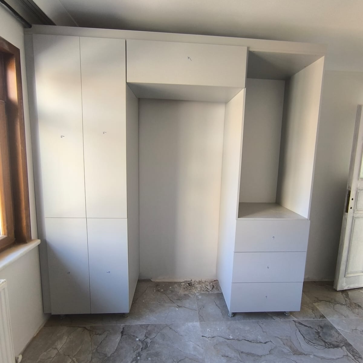 IRKI Mobilya Salon Tasarımı - Ceviz TV Ünitesi